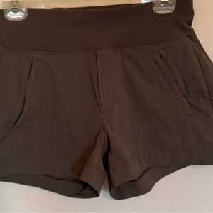 Athleta Olive Ripstop Trekkie Shorts